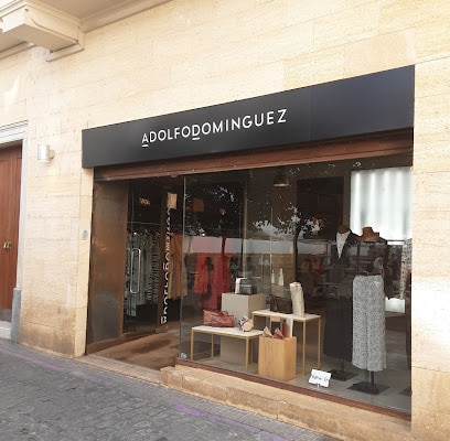 fotografía  Adolfo Dominguez Tienda de ropa en Cádiz