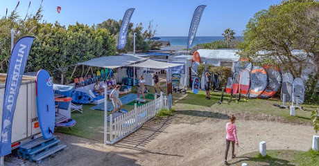 fotografía  Adrenalin Kite Area Kitesurf & Wing Foil School Servicio de alquiler de equipos para deportes acuáticos en Valdevaqueros