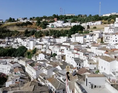fotografía  Aparcamiento Setenil Aparcamiento en Setenil de las Bodegas