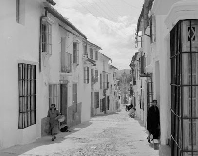 fotografía  Apartamentos plaza asomaderos Edificio de apartamentos en Grazalema