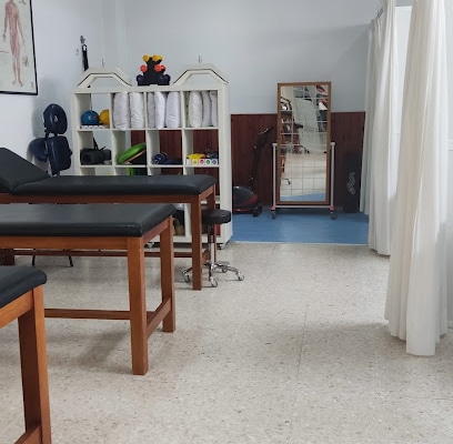 fotografía  Atenea Salud Centro de especialidades Clínica de fisioterapia en Jerez de la Frontera