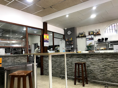 fotografía  Bar La Contratación Bar restaurante en Chiclana de la Frontera