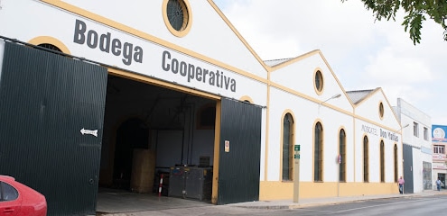 fotografía  Bodega Cooperativa de Vinos de Chiclana. Unión de viticultores chiclaneros. Bodega en Chiclana de la Frontera