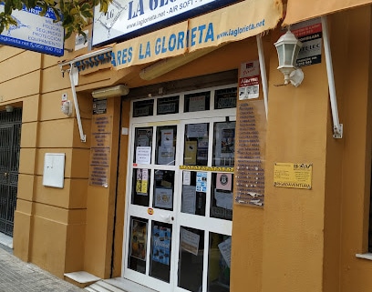 fotografía  Brigada Ventura Tienda de excedentes del ejército y la marina en San Fernando