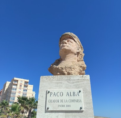 fotografía  Busto de Paco Alba Escultura en Cádiz