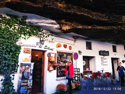 fotografía  Cafeteria bar sol y sombra Cafetería en Setenil de las Bodegas