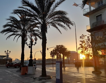 fotografía  Centro de Salud la Merced Centro de salud en Cádiz