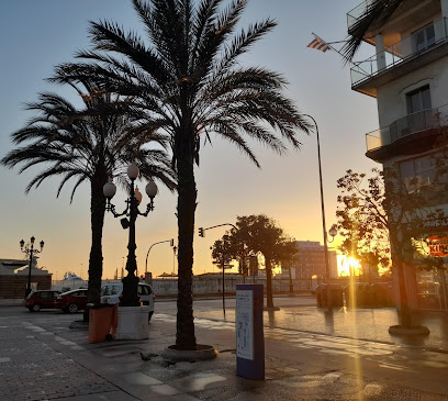 fotografía  Centro de Salud la Merced Centro de salud en Cádiz