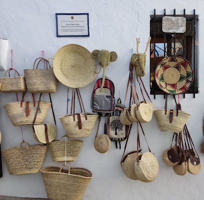 fotografía  Cestería tradicional Juani Marchán Tienda de artículos para el hogar en Vejer de la Frontera