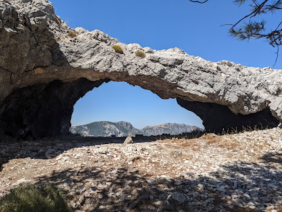 fotografía  Cueva de las Dos Puertas Zona de senderismo en Grazalema