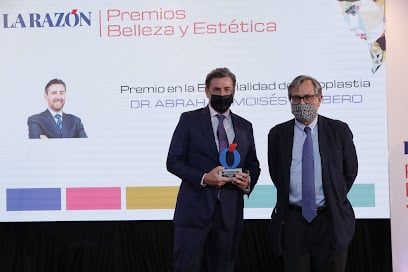 Dr. Abraham Moisés Barbero Centro Europeo de Cirugía Estética en Granada Cirujano plástico