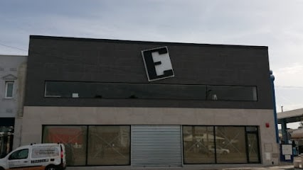 fotografía  ENMA Decoración Servicio de instalación de suelos de madera en Chiclana de la Frontera