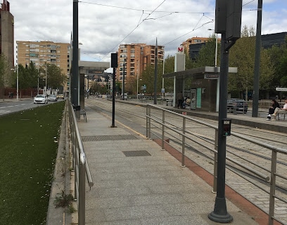 Estación de metro de "Andrés Segovia" Empresa de trenes del área metropolitana