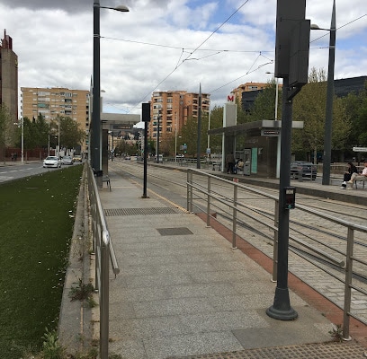 Estación de metro de "Andrés Segovia" Empresa de trenes del área metropolitana