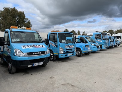 fotografía  Grúas Sánchez Servicio de grúa en San Roque