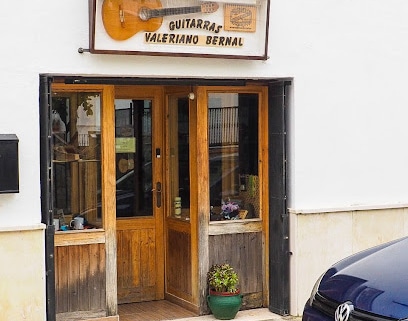 fotografía  Guitarras Valeriano Bernal Tienda de guitarras en Algodonales