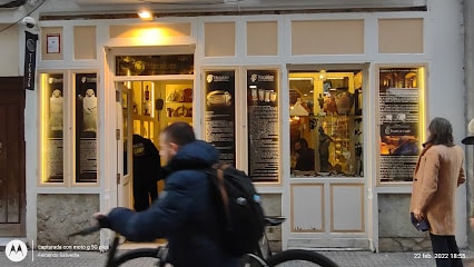 fotografía  Herakles Reproducciones Arqueológicas Tienda de regalos en Cádiz