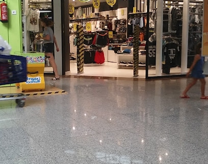 fotografía  INSIDE Tienda de ropa en La Línea de la Concepción