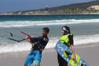 fotografía  KITE SCHOOL 100%FUN TARIFA Escuela de surf en Valdevaqueros