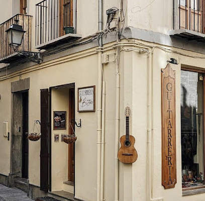 La Guitarreria De Granada - Casa Bitar Serra Tienda de guitarras