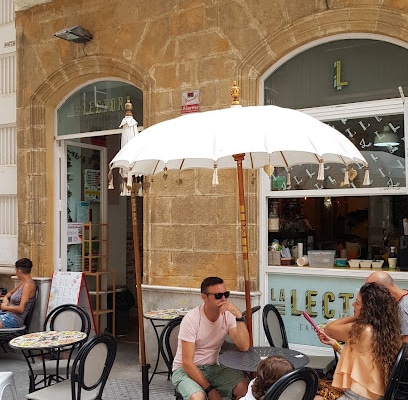 fotografía  La lectora cafetería Cafetería en Cádiz