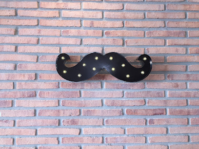 Le Moustache Barberos Barbería