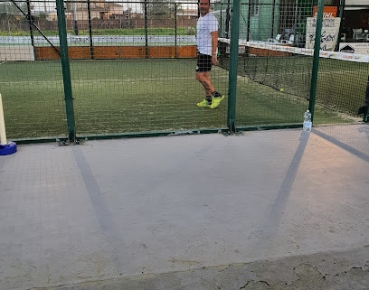 fotografía  Padel La Jara Gimnasio en Sanlúcar de Barrameda