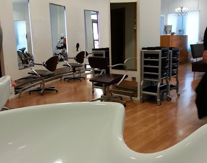 fotografía  Peluqueria Manuel Lerena Peluquería en San Fernando