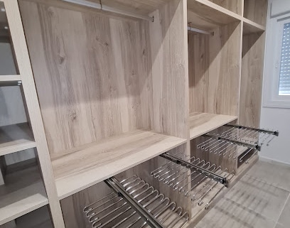 fotografía  Puertas Motos S.L. Proveedor de puertas en Chiclana de la Frontera