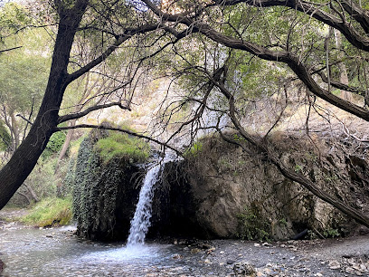 Salto de agua Canal de Fuga Zona de senderismo