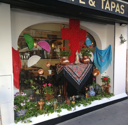 Tole&apos;s Plaza Bar restaurante