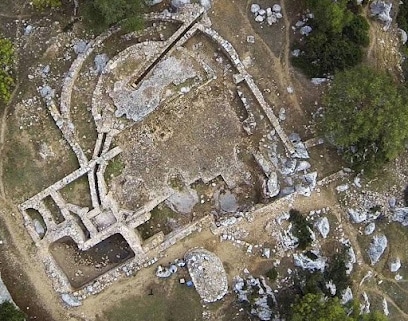 fotografía  VISITAS GUIADAS AL YACIMIENTO ARQUEOLÓGICO OCURI (Ubrique) Yacimiento arqueológico en Ubrique