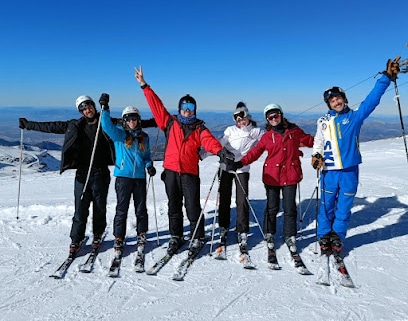 ⛷️Escuela de Ski Universal en Sierra Nevada Estación de esquí